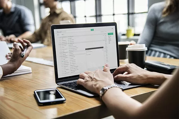 Pitching bằng email là phương pháp tốt nhất để kiếm cơ hội đăng guest post miễn phí