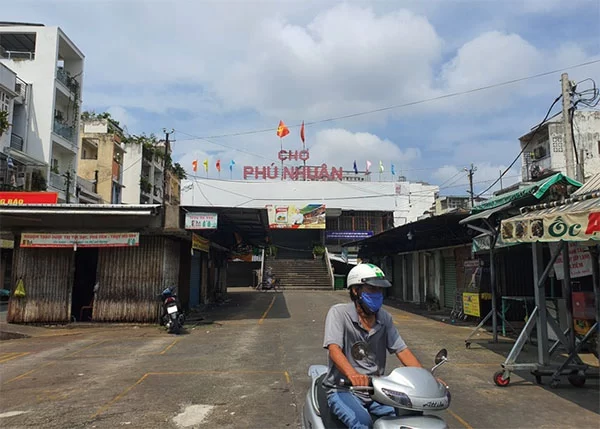 Chợ Phú Nhuận từng nhiều lần bị phong tỏa do dịch Covid-19